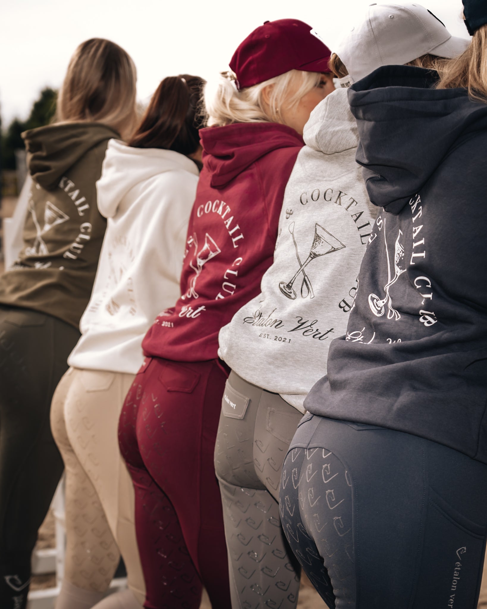 Quaterback 2.0 Normal Fit Hoodie - Horses & Cocktail - Burgundy