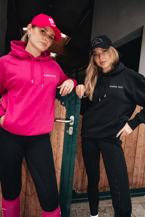 Quaterback 2.0 Normal Fit Hoodie - Horses & Cocktail - Very Berry