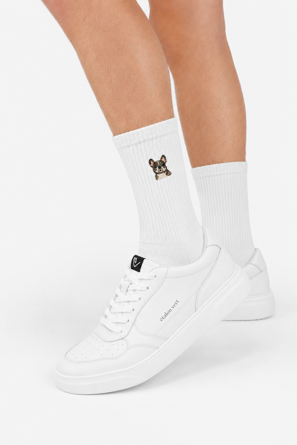 French Bulldog Sportsocken am Model mit Sneaker