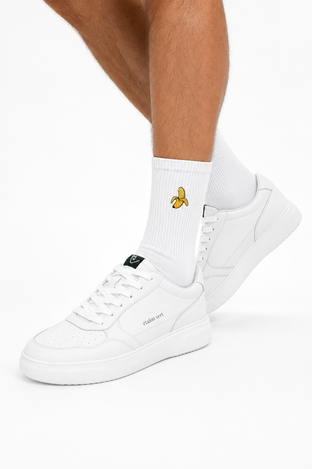Bananen Sportsocken am Model mit Sneaker