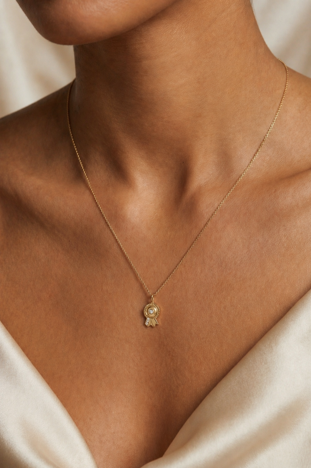 Halskette - Charm - Turnierschleife - Gold