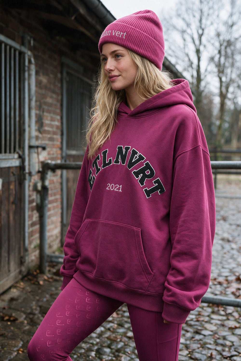 étalon vert – Very Berry ETLNVRT Chenille Hoodie – front chenille artwork detail – Celine