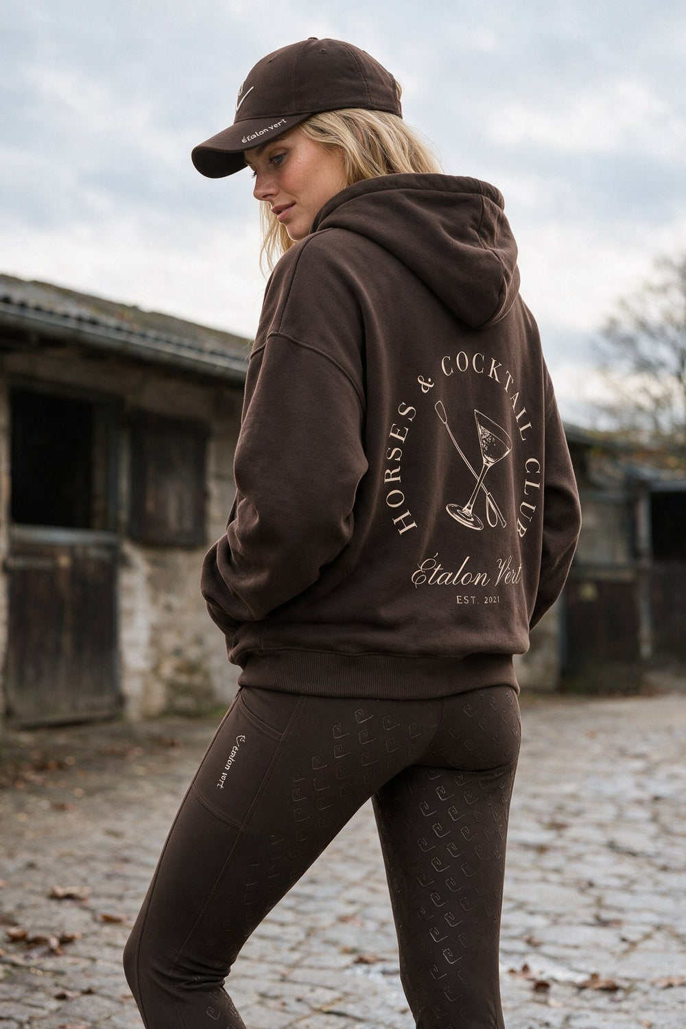 étalon vert – Horses & Cocktails – Chocolate Brown – ausgewähltes Modelmotiv B183