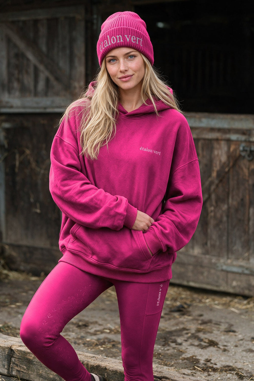 étalon vert – Oversize Hoodie Very Berry – Frau – Vorderansicht – B189