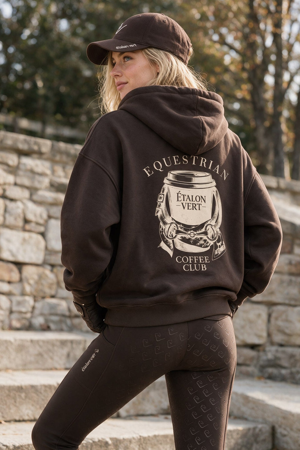 étalon vert – Equestrian Coffee Club – Chocolate Brown – ausgewähltes Modelmotiv B412