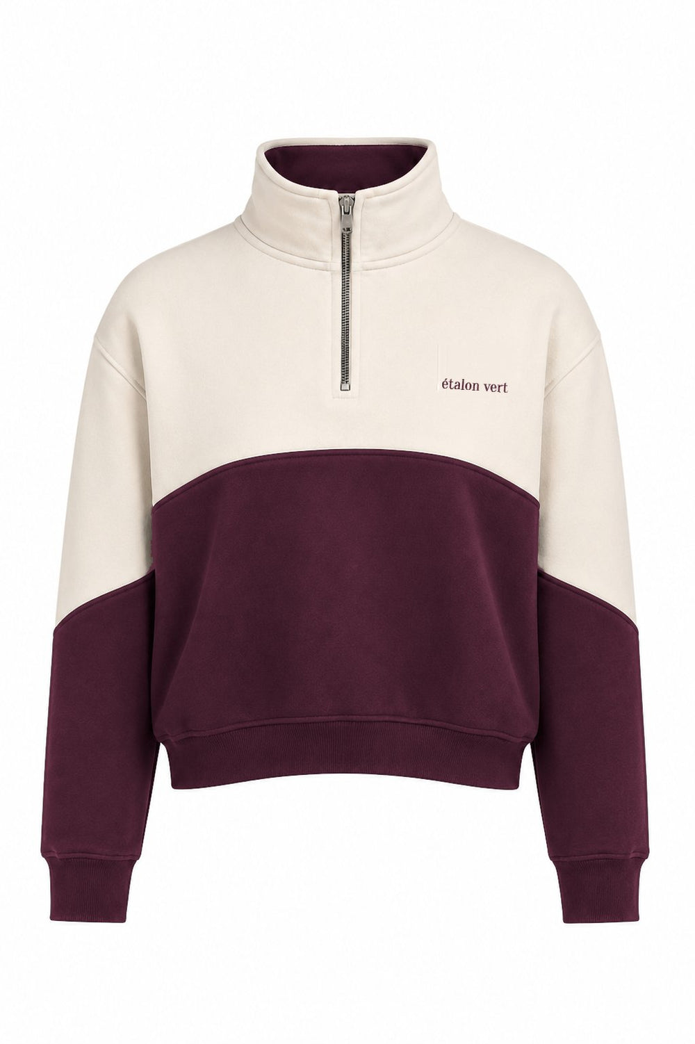 Bicolor Zip Sweater Off-white/Burgundy – Vorderansicht geschlossen mit Burgundy-Stickerei