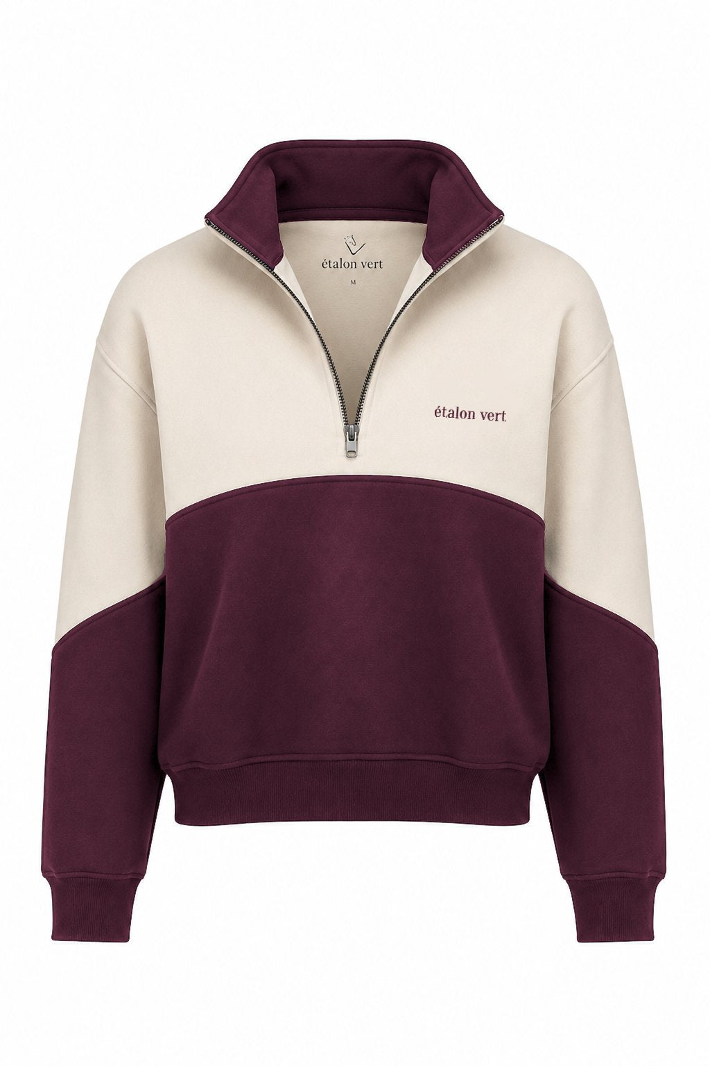Bicolor Zip Sweater Off-white/Burgundy – Vorderansicht mit geöffnetem Reißverschluss und Burgundy-Stickerei