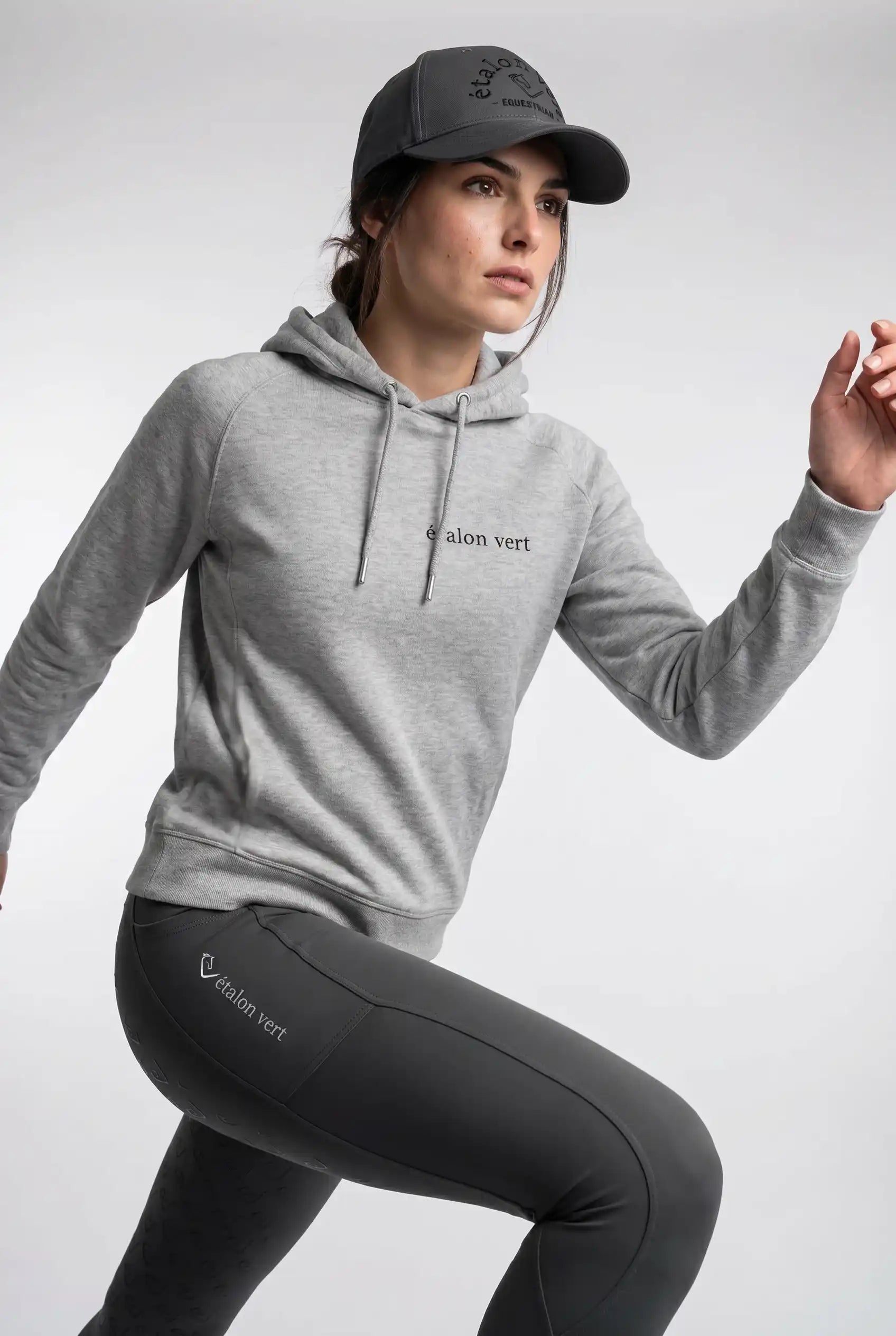 Quaterback 2.0 Normal Fit Hoodie - Horses & Cocktail - Grey Melange