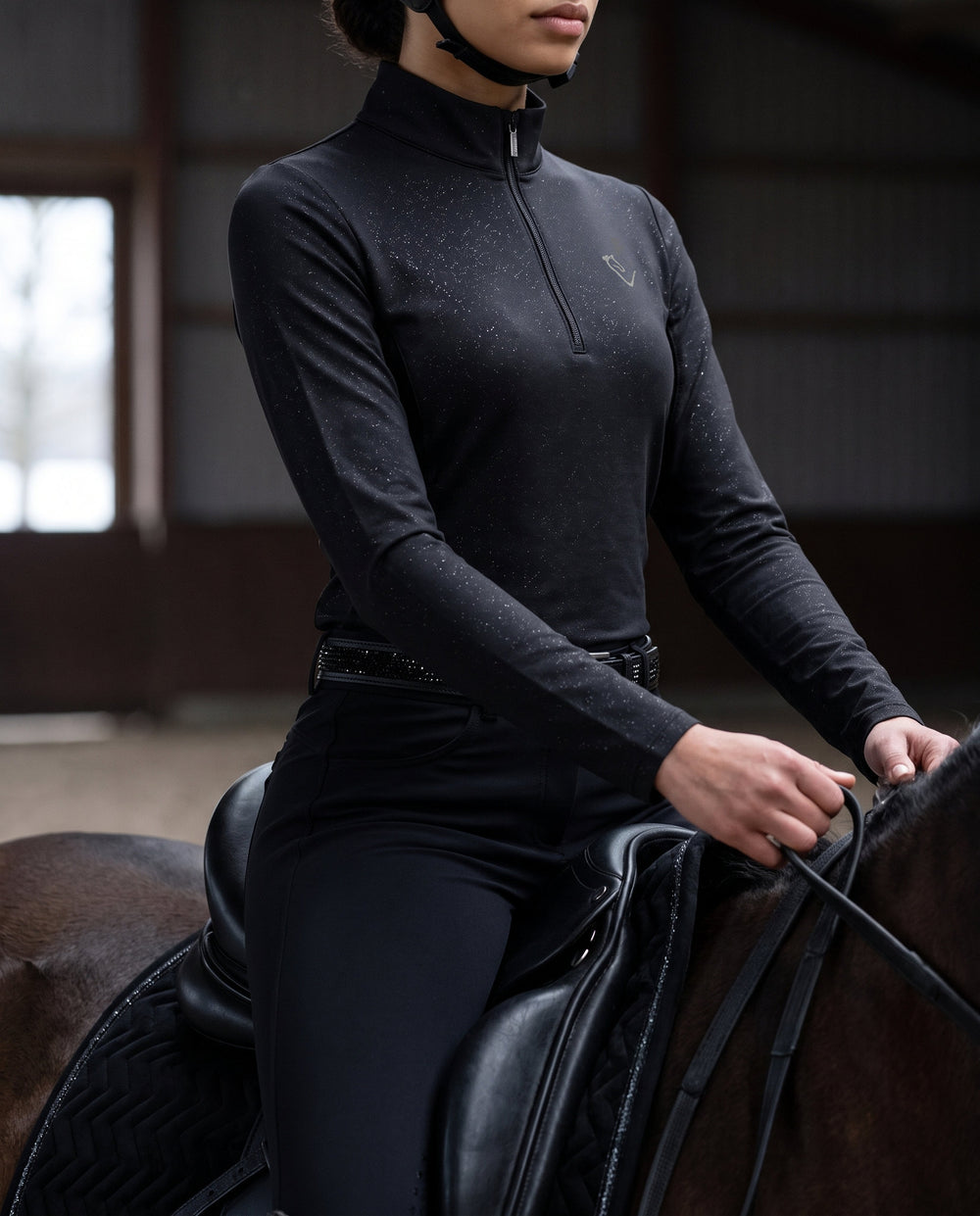 Easy Game Black Sparkle – getragene Seitenansicht im Sattel