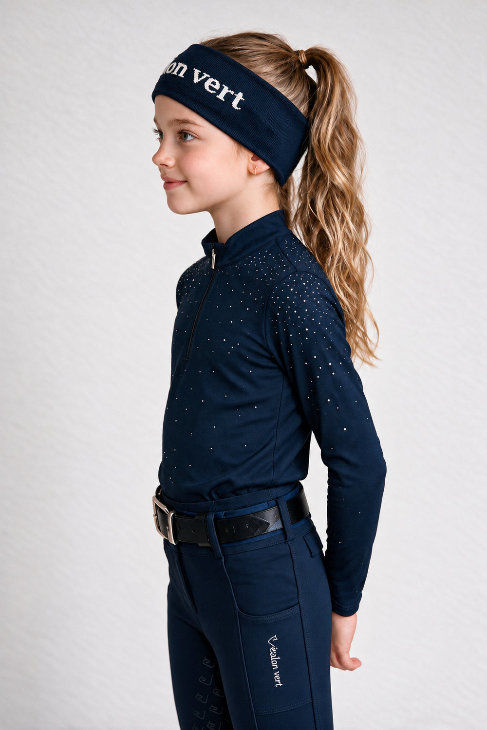 Easy Game Glitter Young Riders Navy – getragen von der Seite