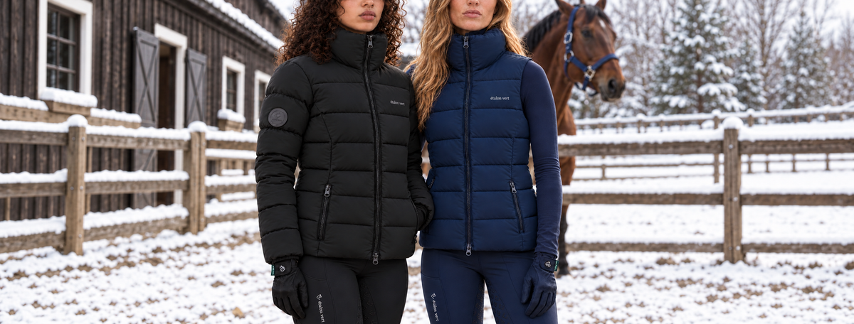 Emerald Winterlook – Black und Navy im verschneiten Stall, Desktopbanner