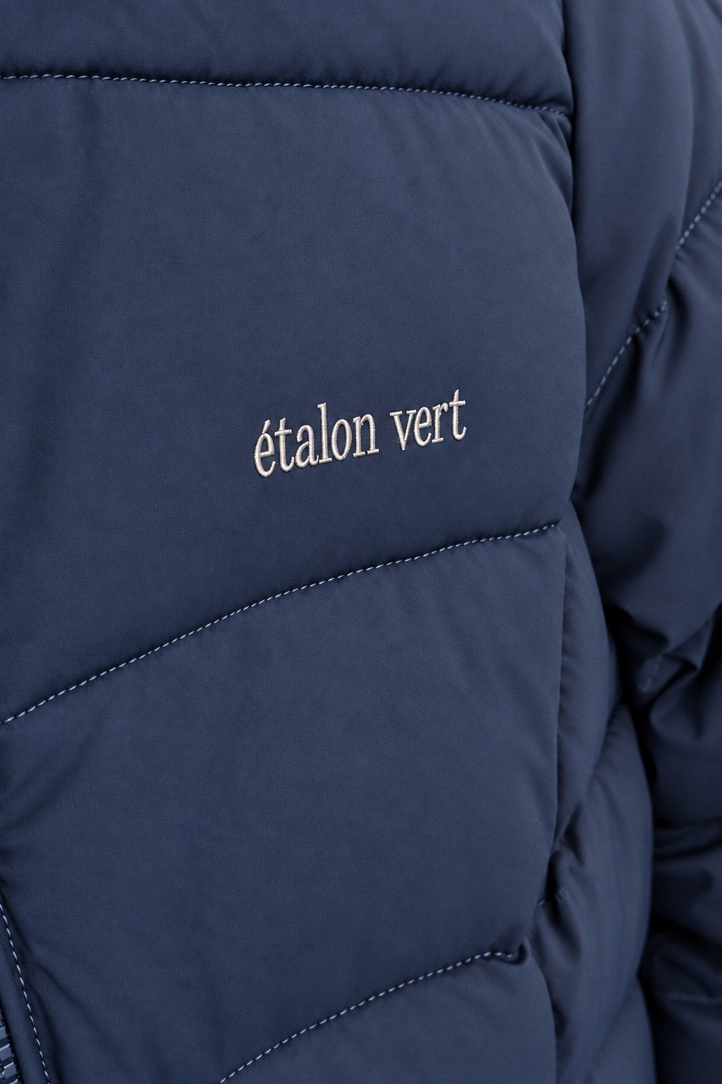 Emerald Puffer Jacke Navy – Bruststickerei