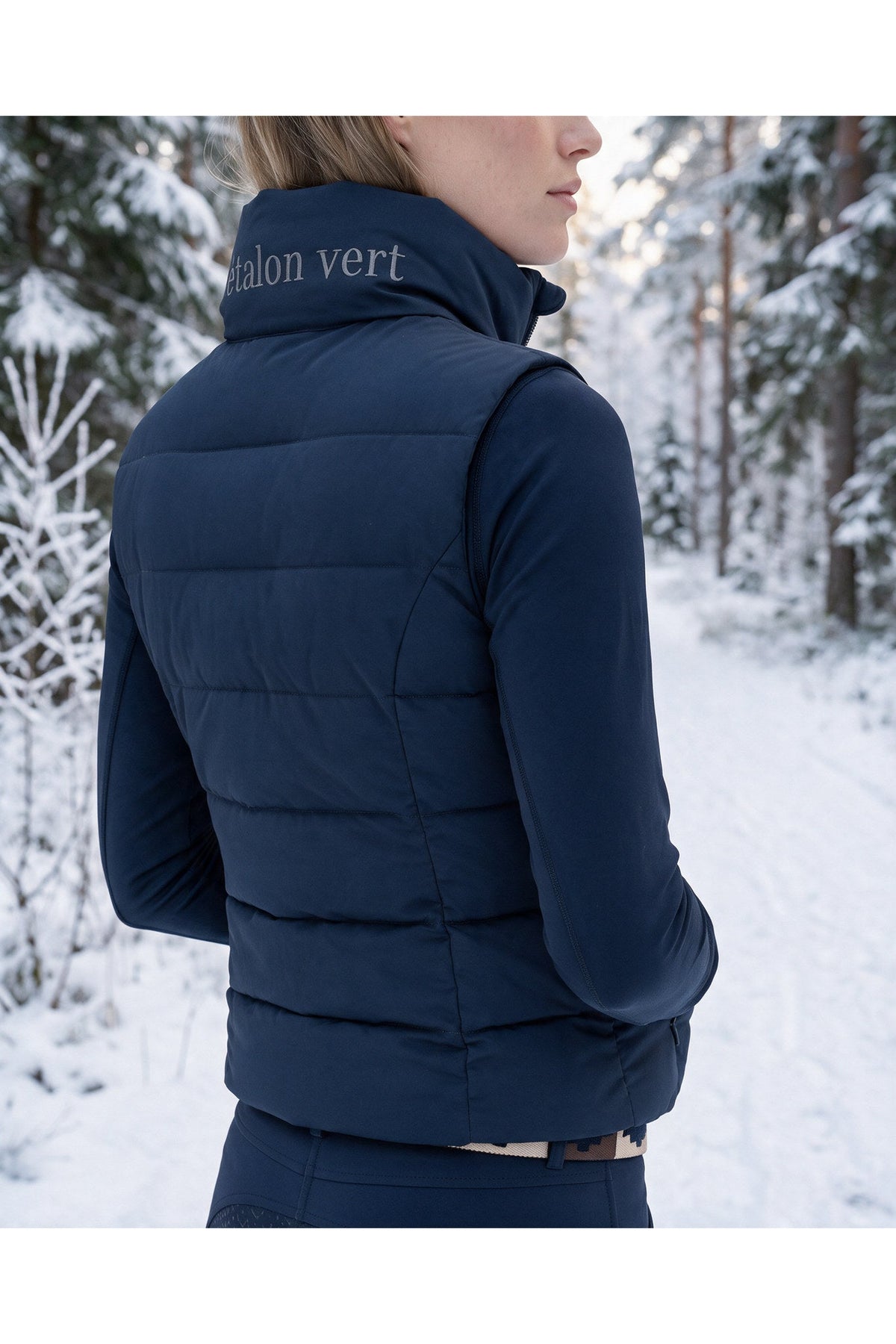 Emerald Weste Navy – getragene Ansicht E0600