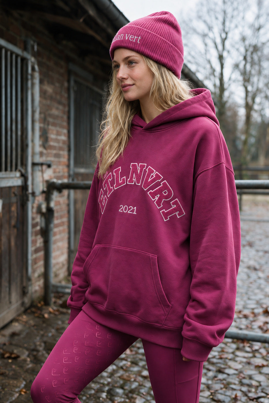 étalon vert – Very Berry ETLNVRT Chenille Hoodie – front chenille artwork detail – Celine