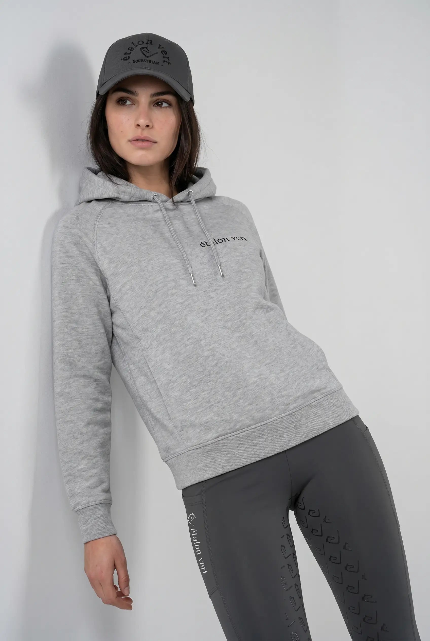 Quaterback 2.0 Normal Fit Hoodie - Horses & Cocktail - Grey Melange