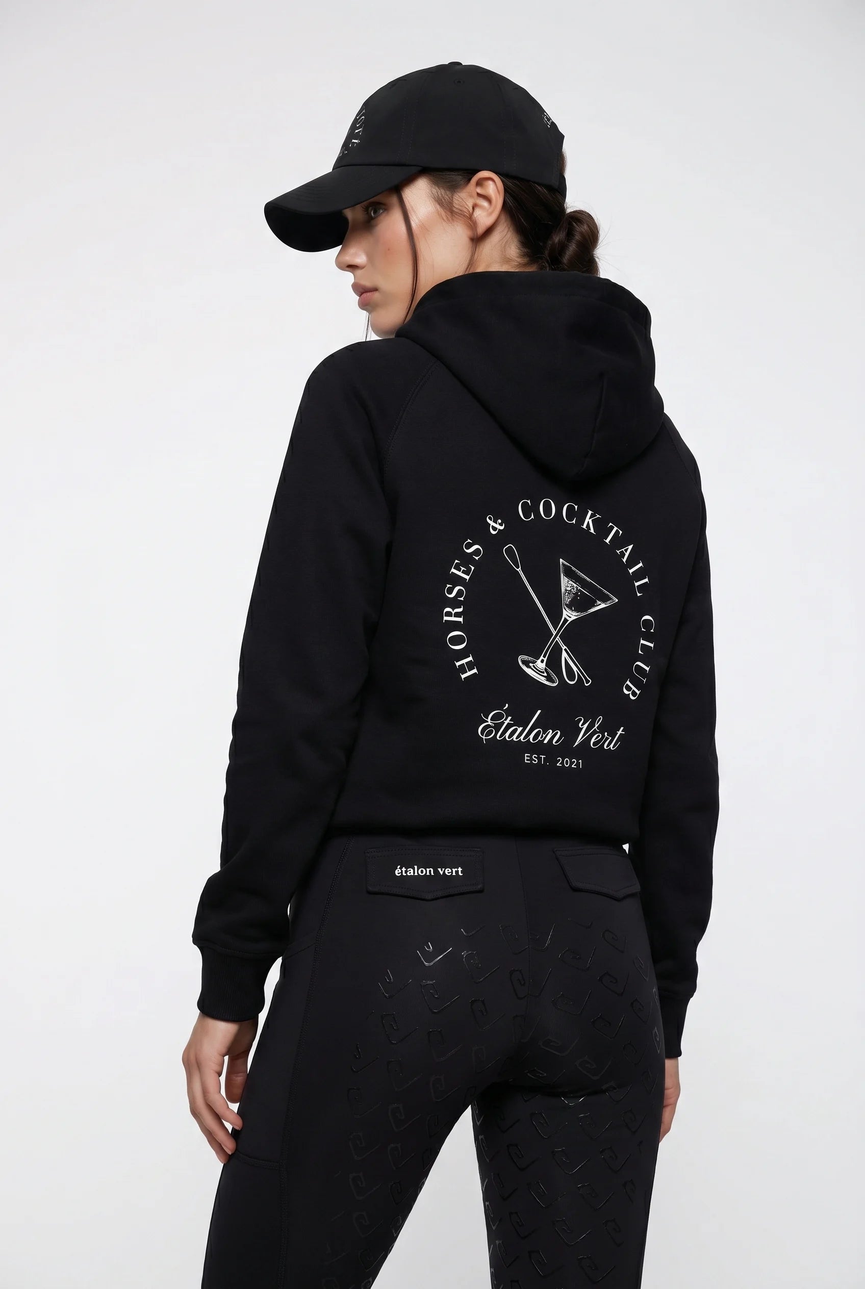 Quaterback 2.0 Normal Fit Hoodie - Horses & Cocktail - Black