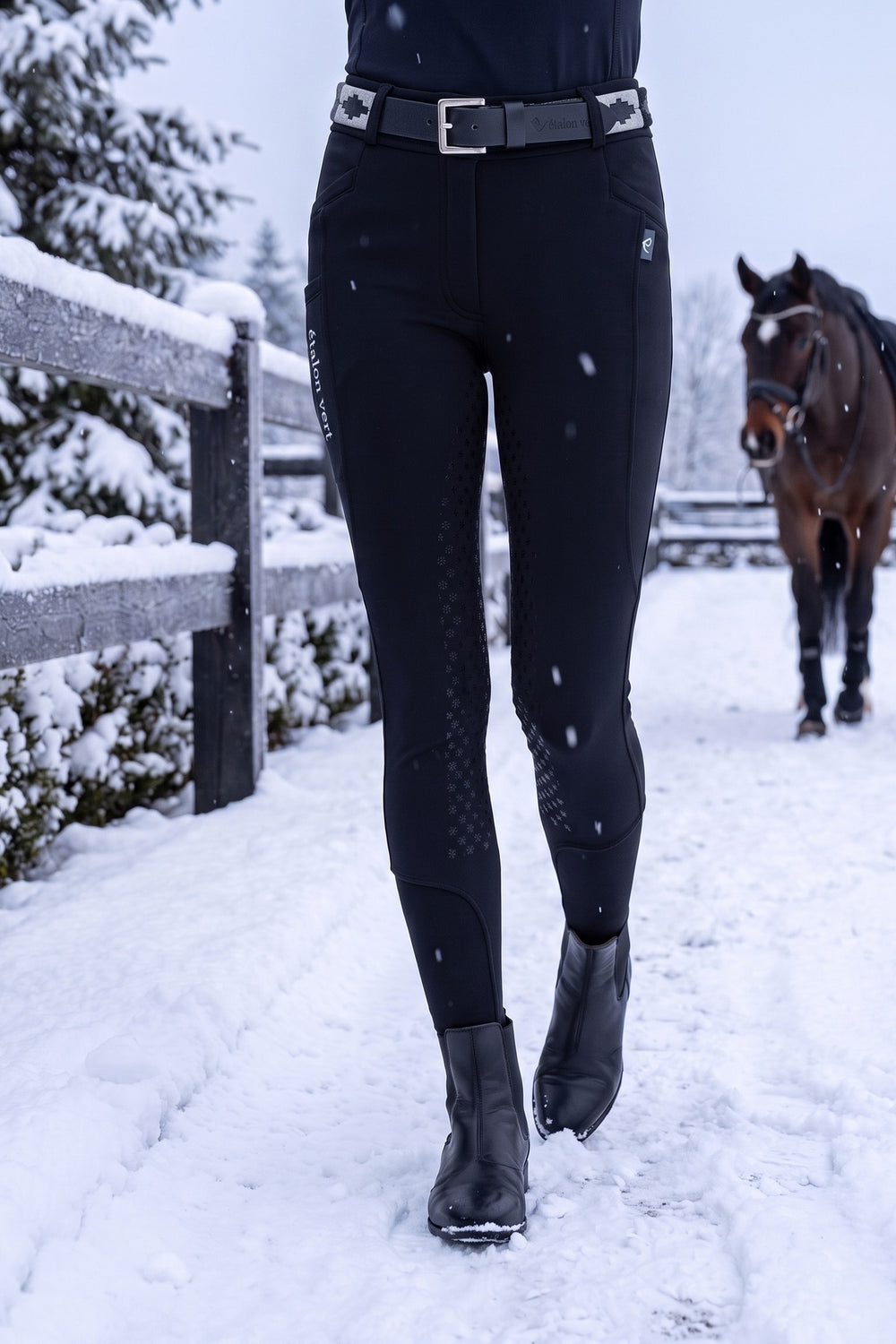 Snow King 2.0 Thermo-Reithose Black – getragen von vorn – Bund und Beinpassform