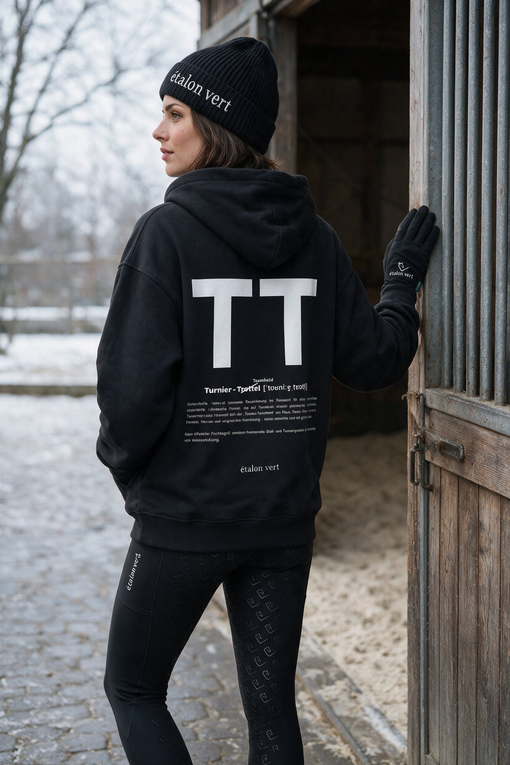 TT Hoodie Black – Frauenlook stalltuer, Rückenansicht