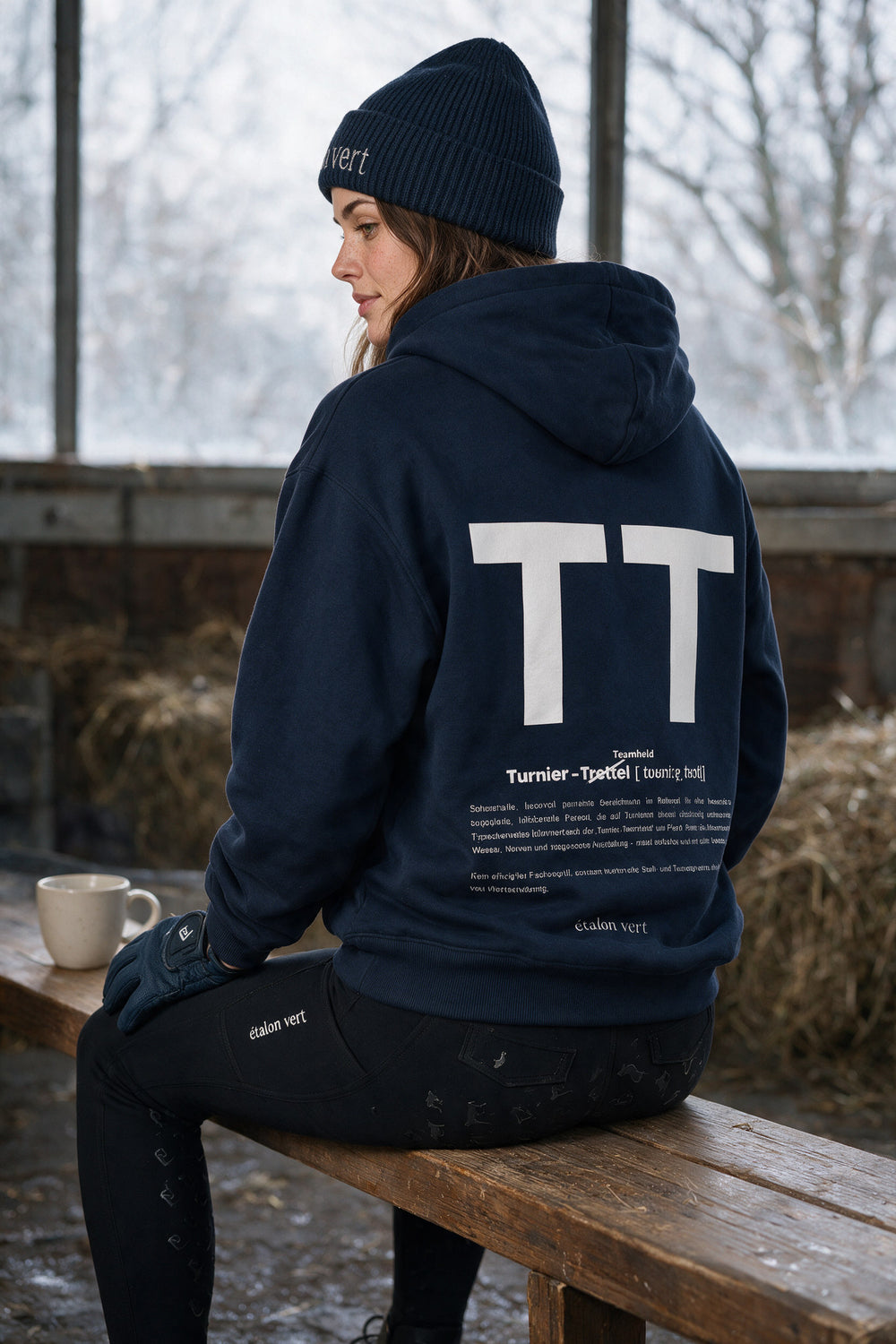 TT Hoodie Navy – Frauenlook stallbank, Rückenansicht