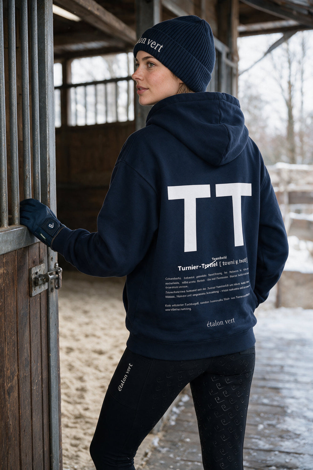 TT Hoodie Navy – Frauenlook stalltuer, Rückenansicht