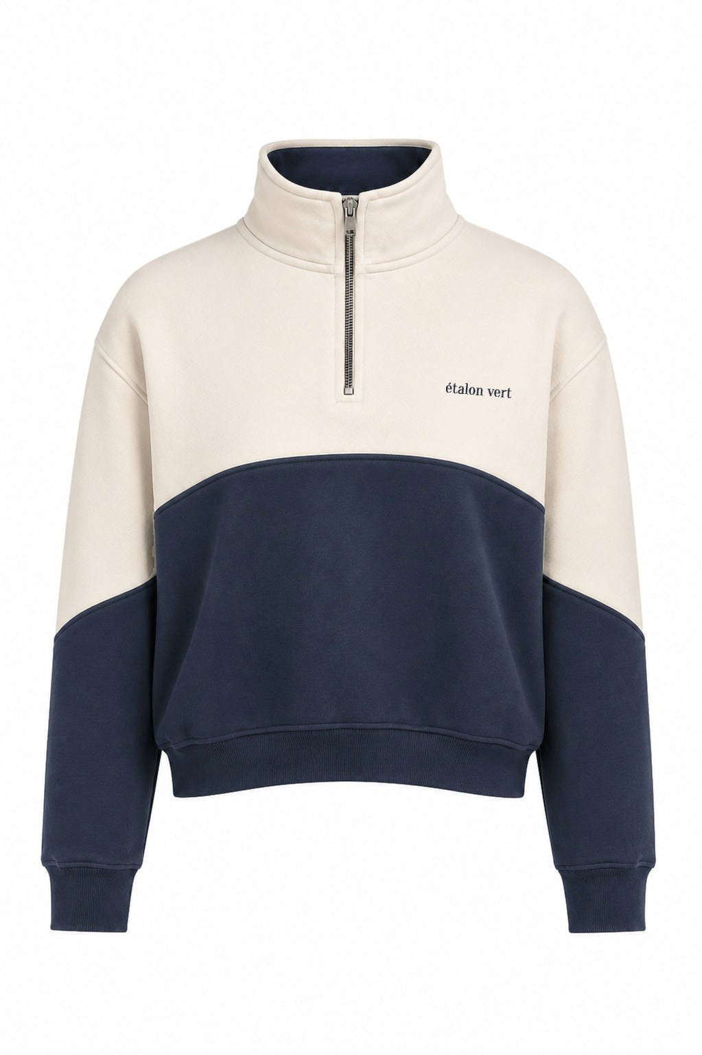 Bicolor Zip Sweater Off-white/Navy – Front geschlossen mit dunkelblauer Bruststickerei