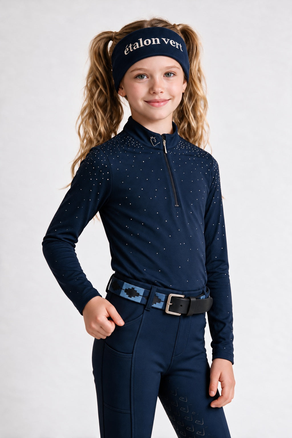 Easy Game Glitter Young Riders Navy – getragen mit Gürtel
