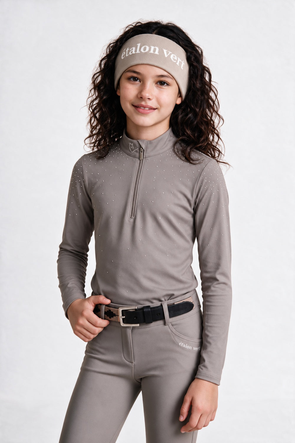 Easy Game Glitter Young Riders Taupe – getragen mit Gürtel
