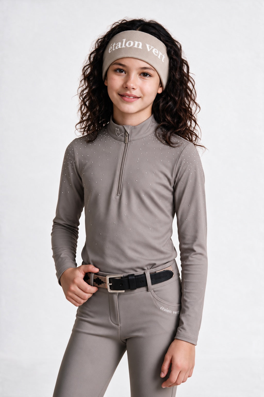 Easy Game Glitter Young Riders Taupe – getragen mit Gürtel