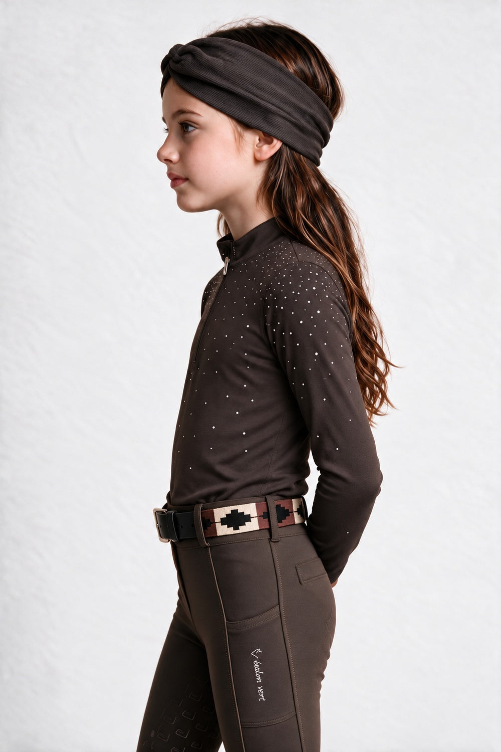 Easy Game Glitter Young Riders Chocolate Brown – getragen von der Seite