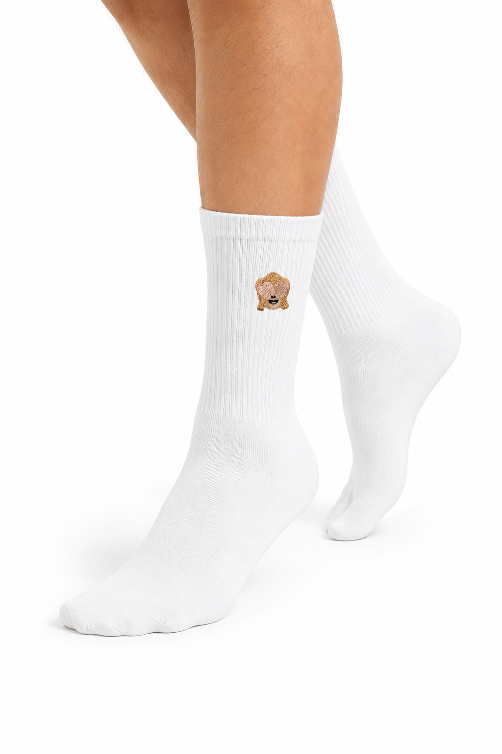 Augen-zu Affe Sportsocken am Model