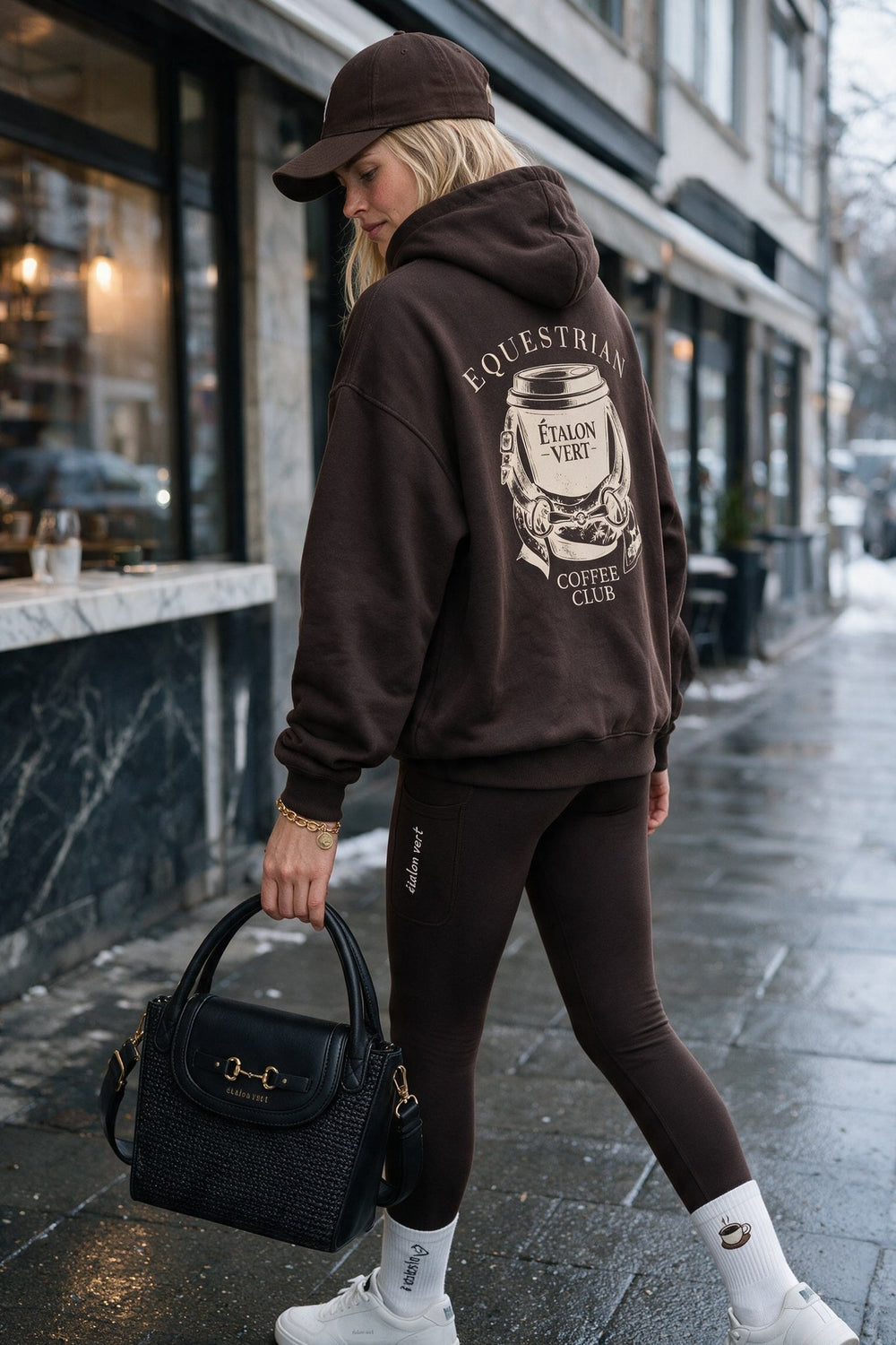 étalon vert – Equestrian Coffee Club – Chocolate Brown – ausgewähltes Modelmotiv B003