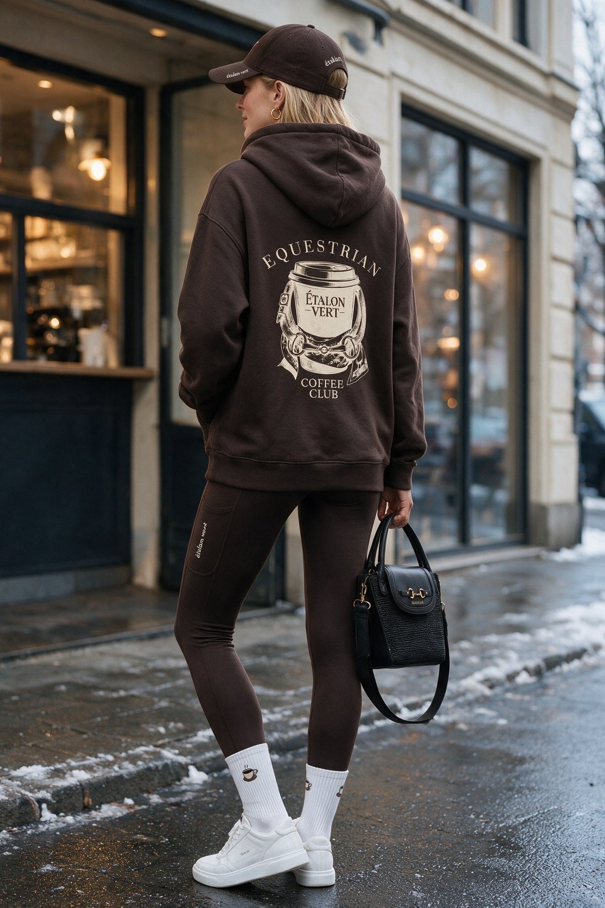 étalon vert – Equestrian Coffee Club – Chocolate Brown – ausgewähltes Modelmotiv B018