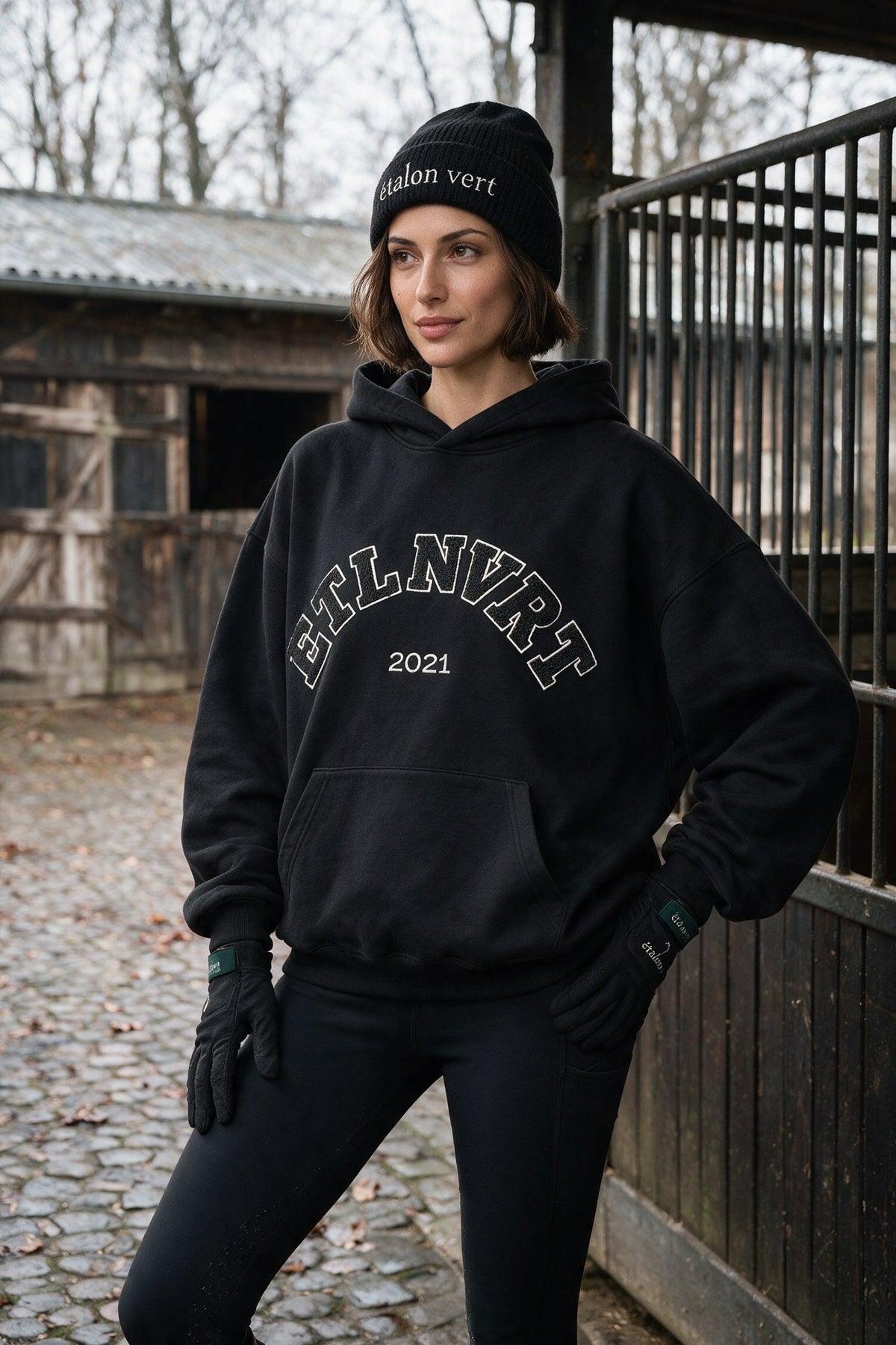étalon vert – Chenille-Hoodie – Black – ausgewähltes Modelmotiv B055