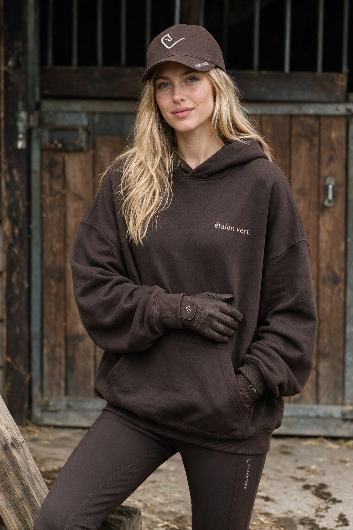 étalon vert – Horses & Cocktails – Chocolate Brown – ausgewähltes Modelmotiv B181