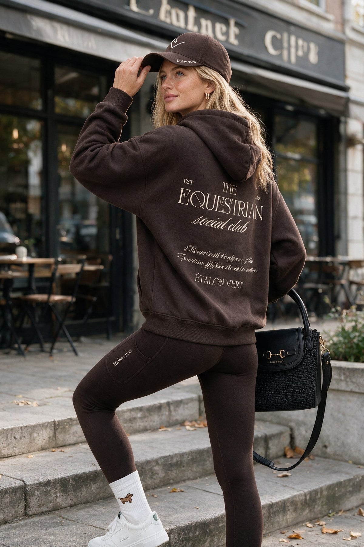 étalon vert – Equestrian Social Club – Chocolate Brown – ausgewähltes Modelmotiv B376