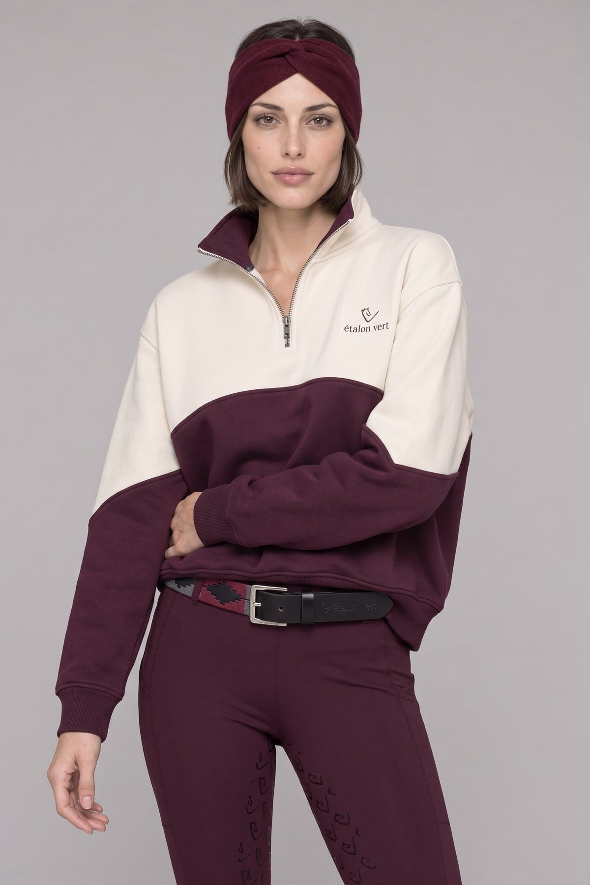 Bicolor Zip Sweater Off-white/Burgundy – Colorblock-Kante und Bündchen
