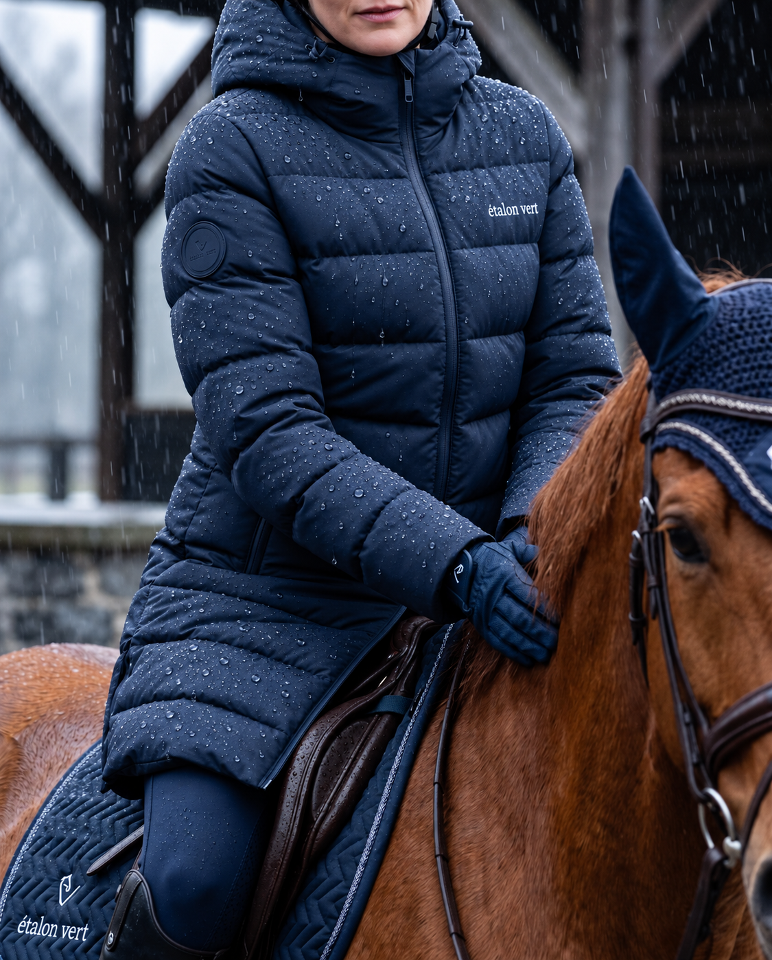 Cardento in Navy – Mantel beim Reiten