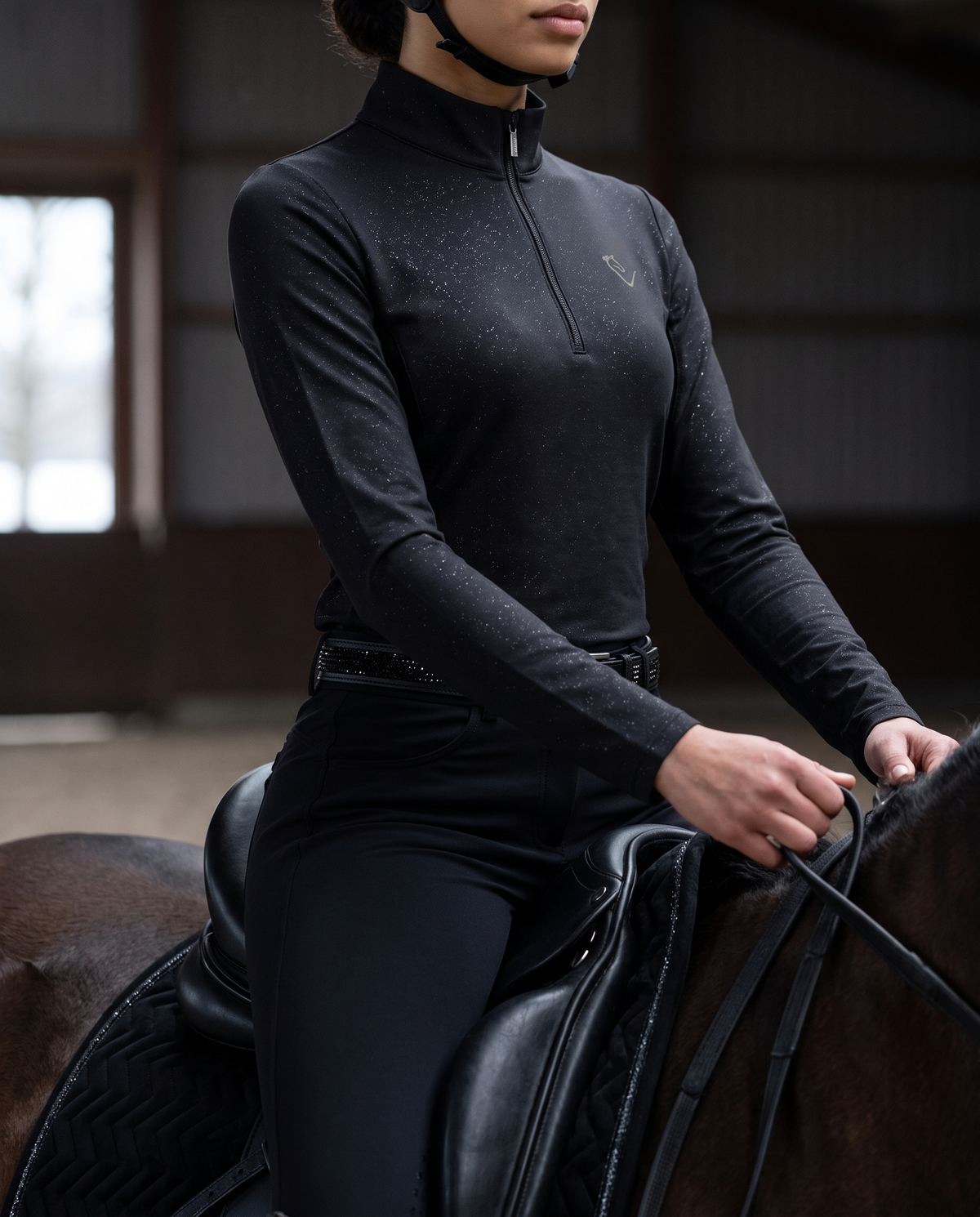 Easy Game Black Sparkle – getragene Seitenansicht im Sattel