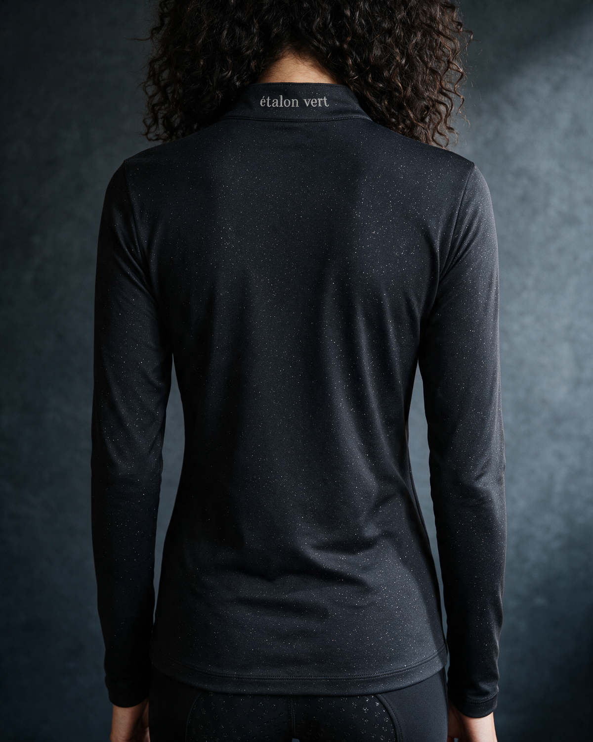 Easy Game Black Sparkle – getragene Rückenansicht mit silberner Wortmarke