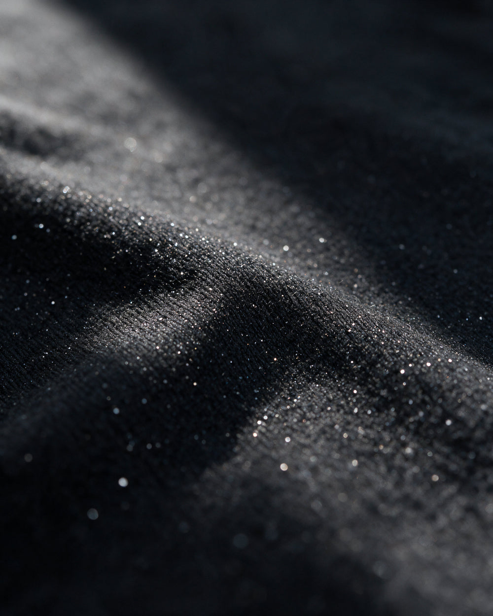 Easy Game Black Sparkle – schwarze Stoffstruktur mit feinem Schimmer im Detail 08