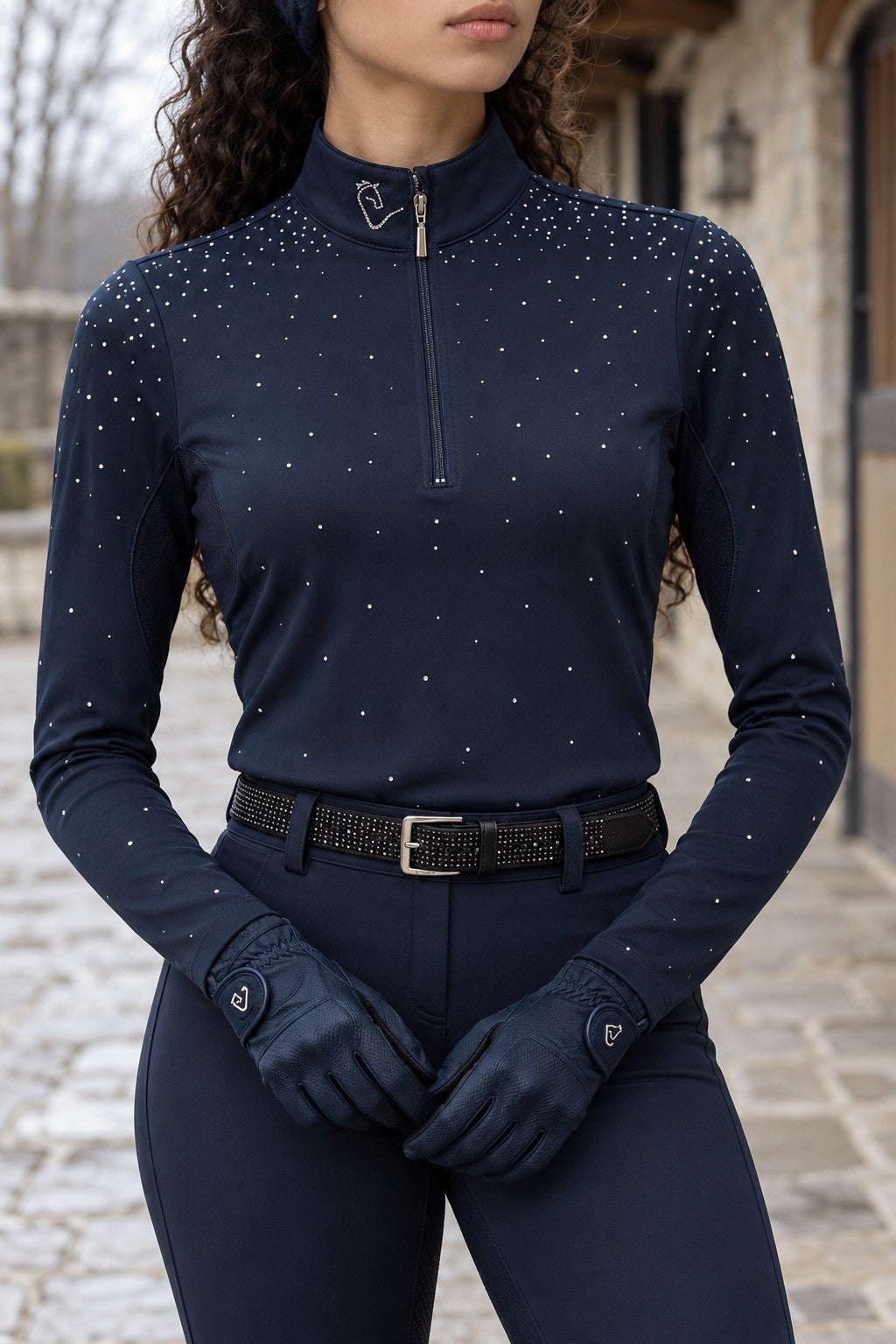 Easy Game Glitter Navy – Kragendetail am getragenen Shirt (150)