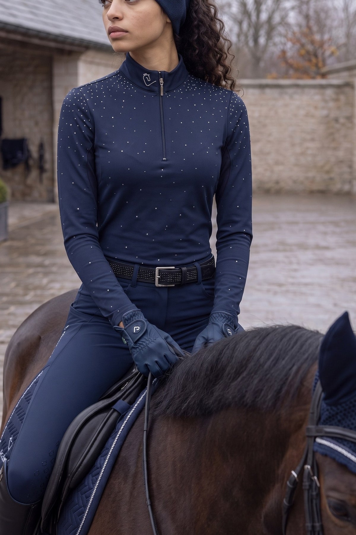 Easy Game Glitter Navy – getragen im Sattel (404)
