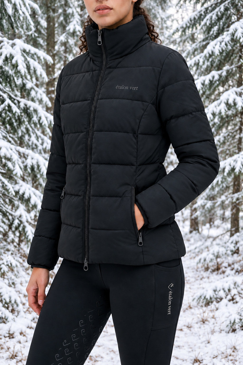 Emerald Steppjacke Black – geschlossen am einzelnen Model, Vorderansicht