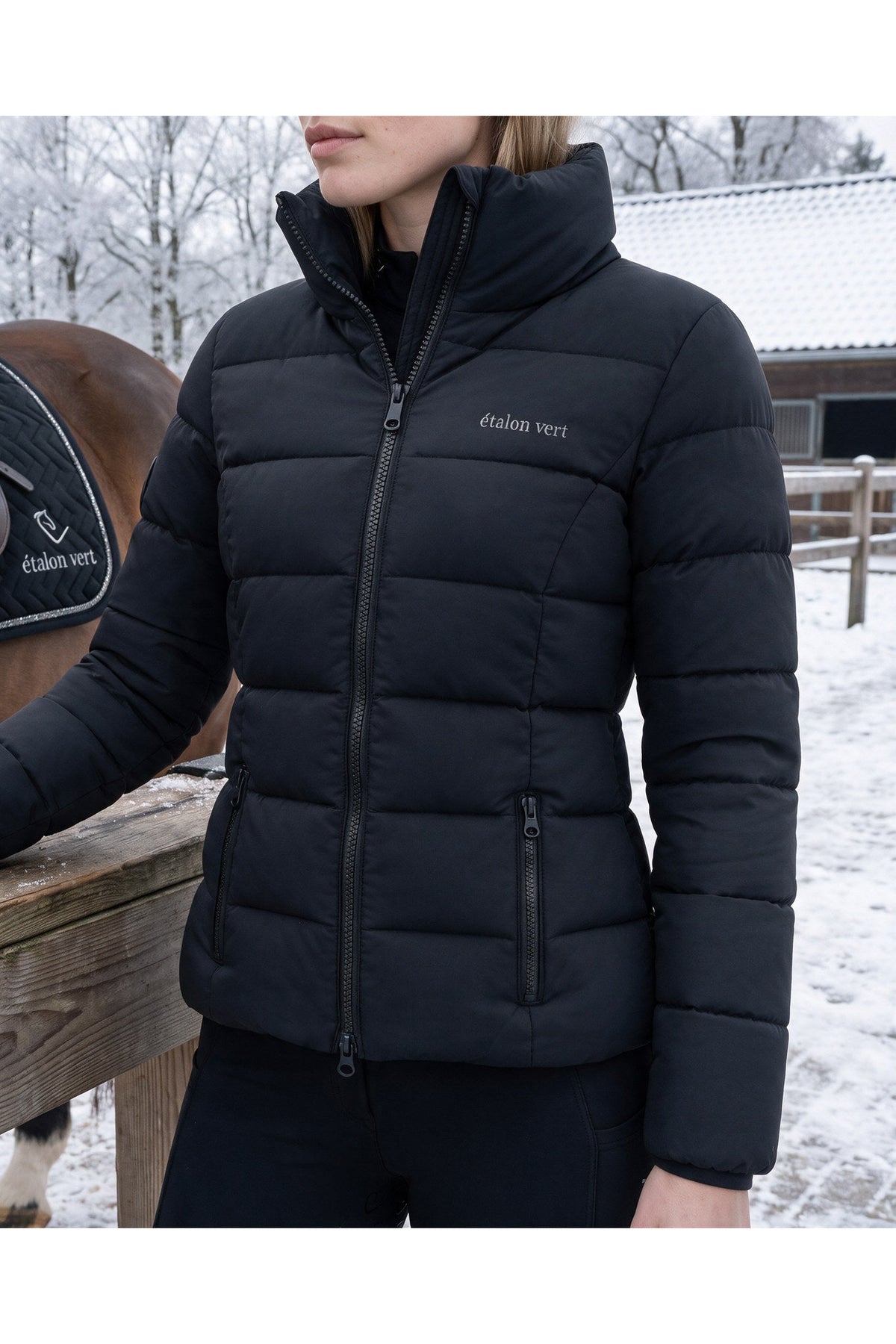 Emerald Jacke Schwarz – getragene Ansicht E0557