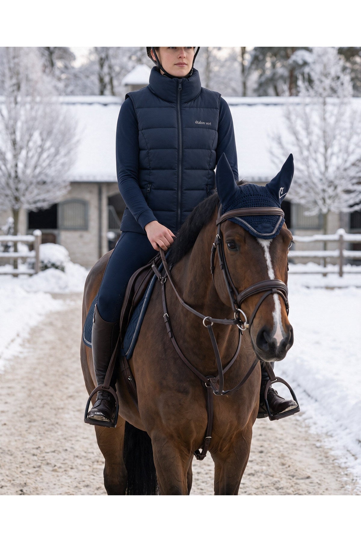 Emerald Weste Navy – getragene Ansicht E0689