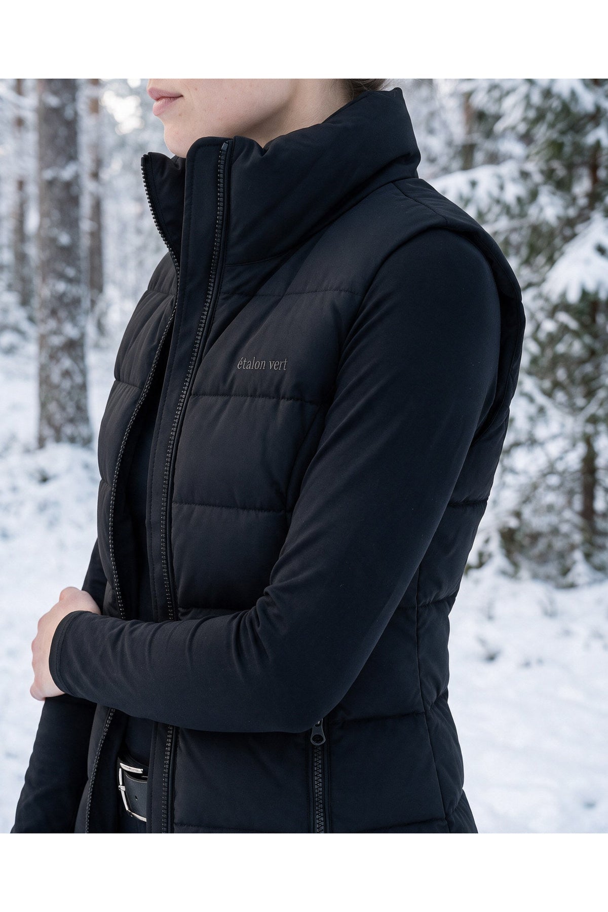Emerald Weste Schwarz – getragene Ansicht E0570