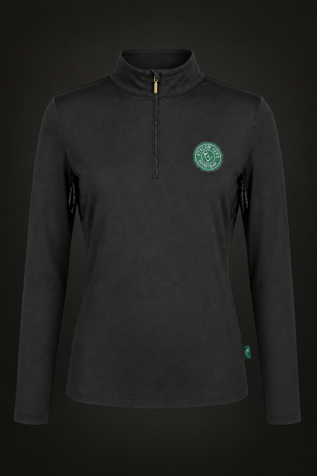 Schwarzes Funktionsshirt des equestrian adventskalender 2026 auf dunklem Hintergrund