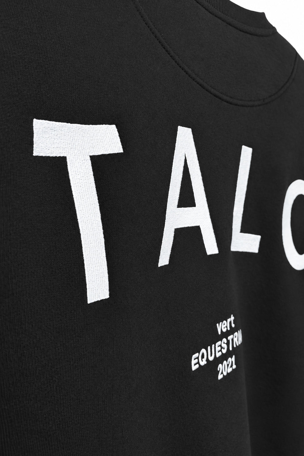 étalon vert – ETALON Letters Sweater Black – Detail der weißen Rückenstickerei