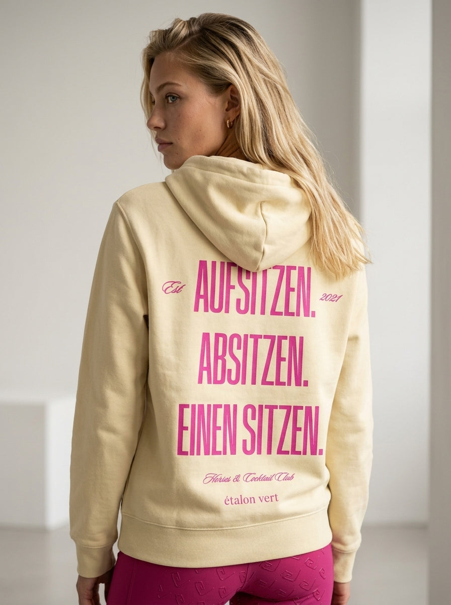 Regular Fit Hoodie - Aufsitzen. Absitzen. Einen Sitzen. - Butter Yellow