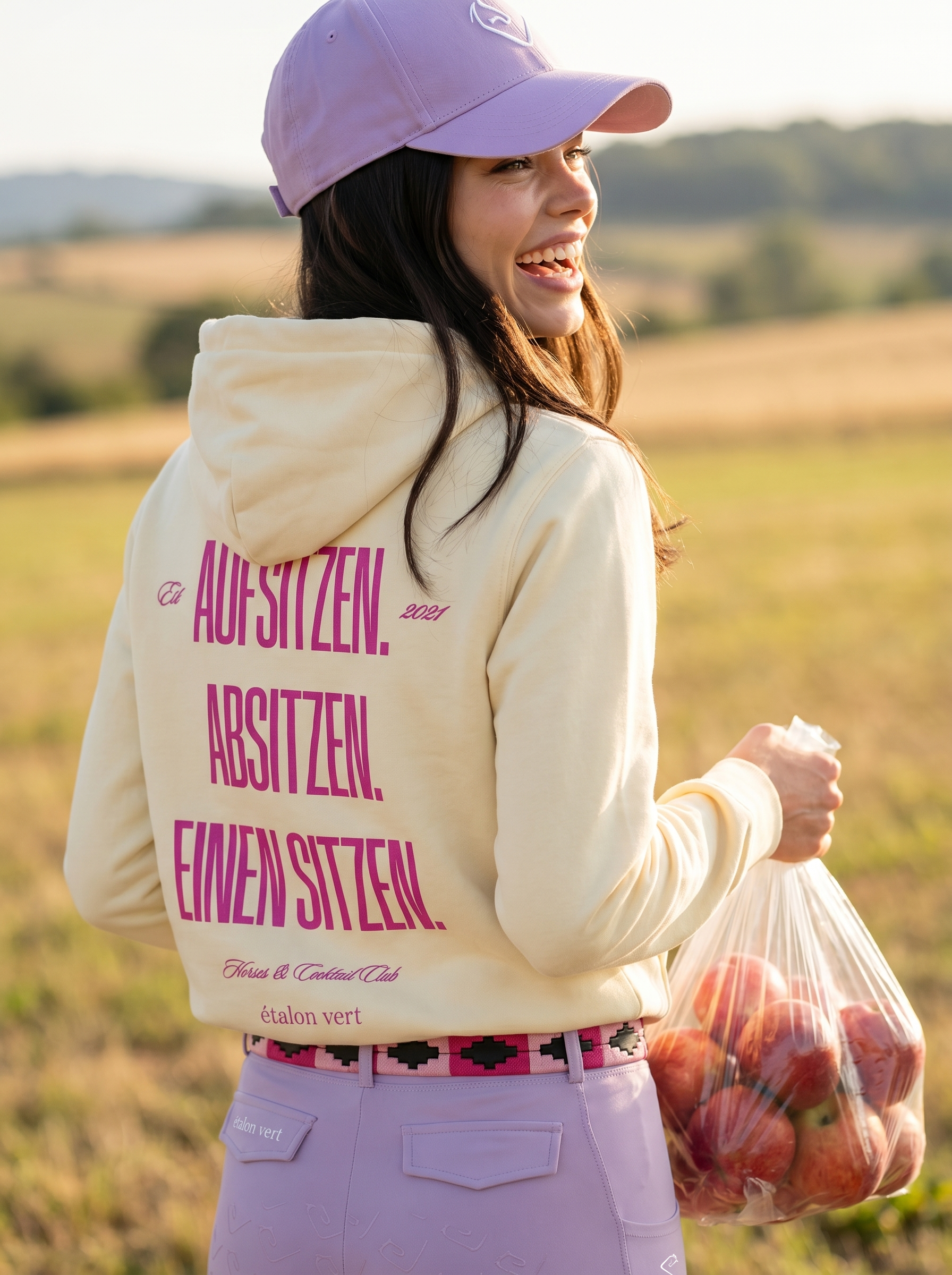 Regular Fit Hoodie - Aufsitzen. Absitzen. Einen Sitzen. - Butter Yellow